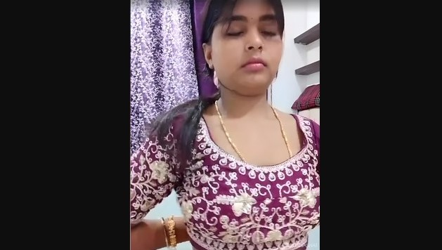 Beautiful Indian Girl Fully Nude Spreading – Showing Her Perfect Tits And Pussy