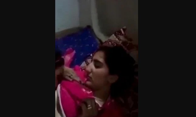 Lesbian Pakistani Mom Enjoying With Daughter – Tamil Village Aunty
