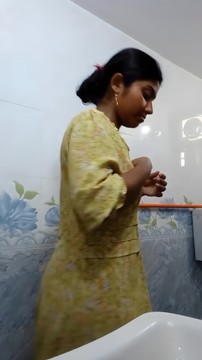 Tamil Girlfriend High Quality Nude Bathing Video – Hindi Talking Porn